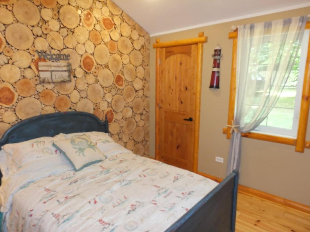 New! La Maison Malabar - Gorgeous Luxury Cabin! South Haven